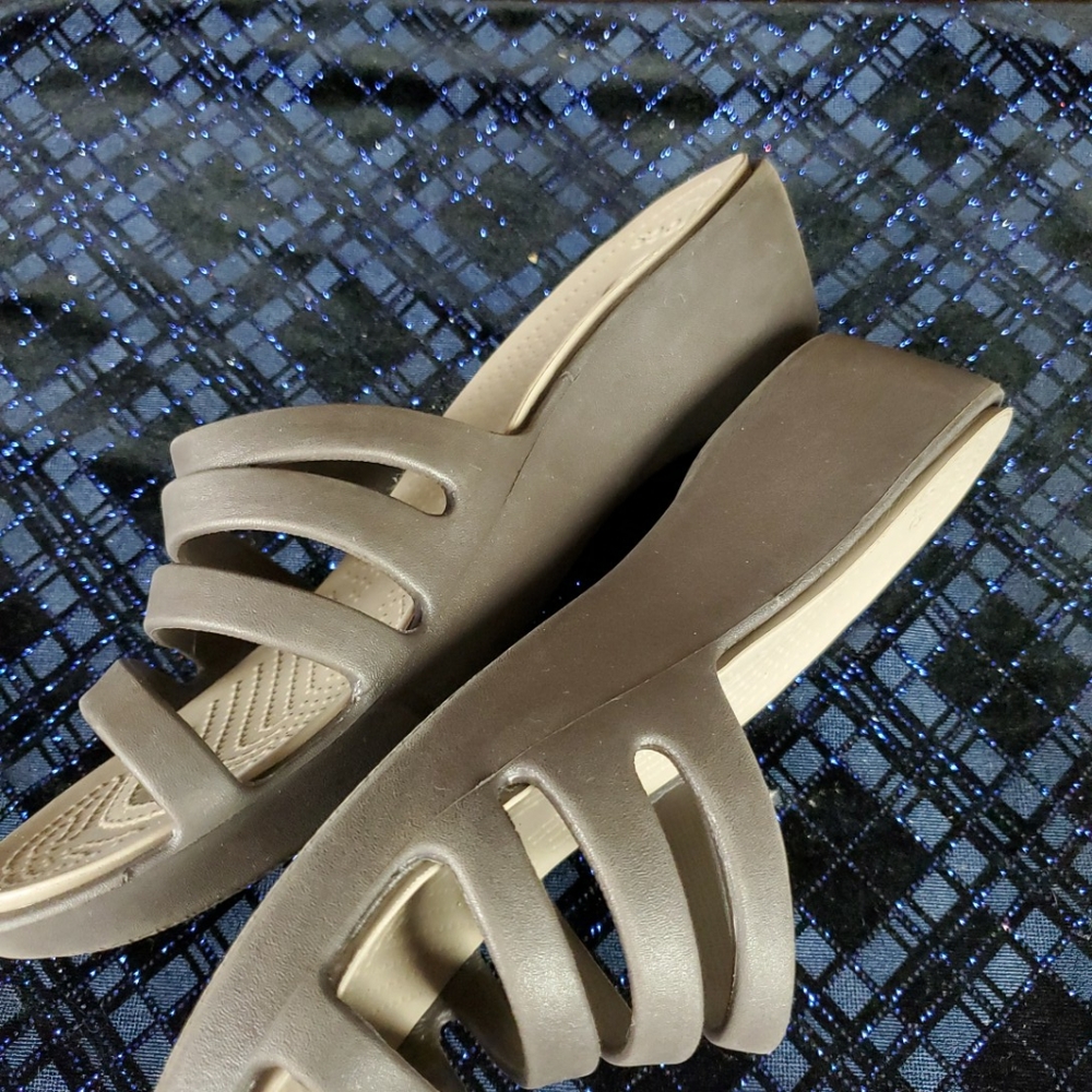 Crocs wedges sandals Grey beige Sz W9 - Picture 4 of 7
